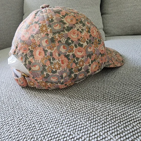 Gucci Brown Floral Pattern Cap Gucci Drops Floral Print & GG Logo Baseball Caps | Hypebeast main image 3